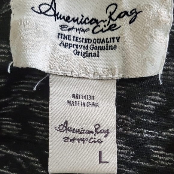 Black and white Aztec sweater - Picture 5 of 5